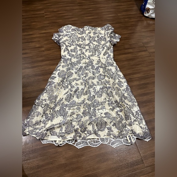 Tory Burch Summer Guipure Lace Dress size 4 style 51141440 - Picture 3 of 9